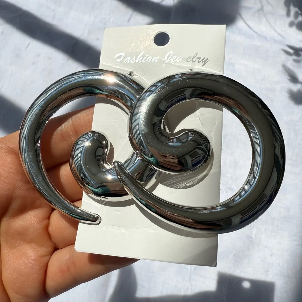 Vintage Silver Spiral Stud Earrings – Bold Retro Statement - Picture 6 of 8